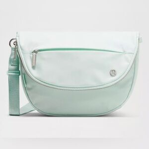 Lululemon All Night Festival
Bag 5L - Mint Breeze 🤩 NWOT crossbody purse